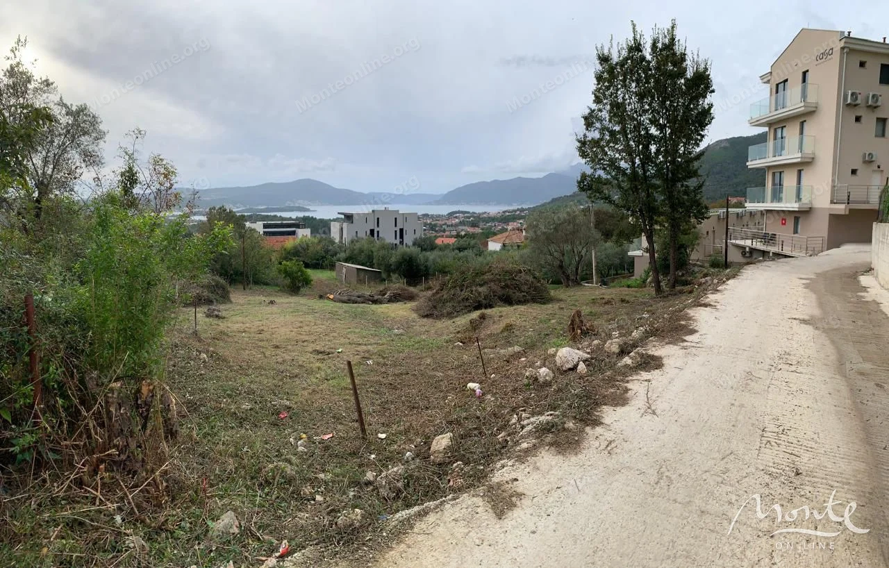 Участок 351 м2 под строительство на побережье Тивата, Черногория