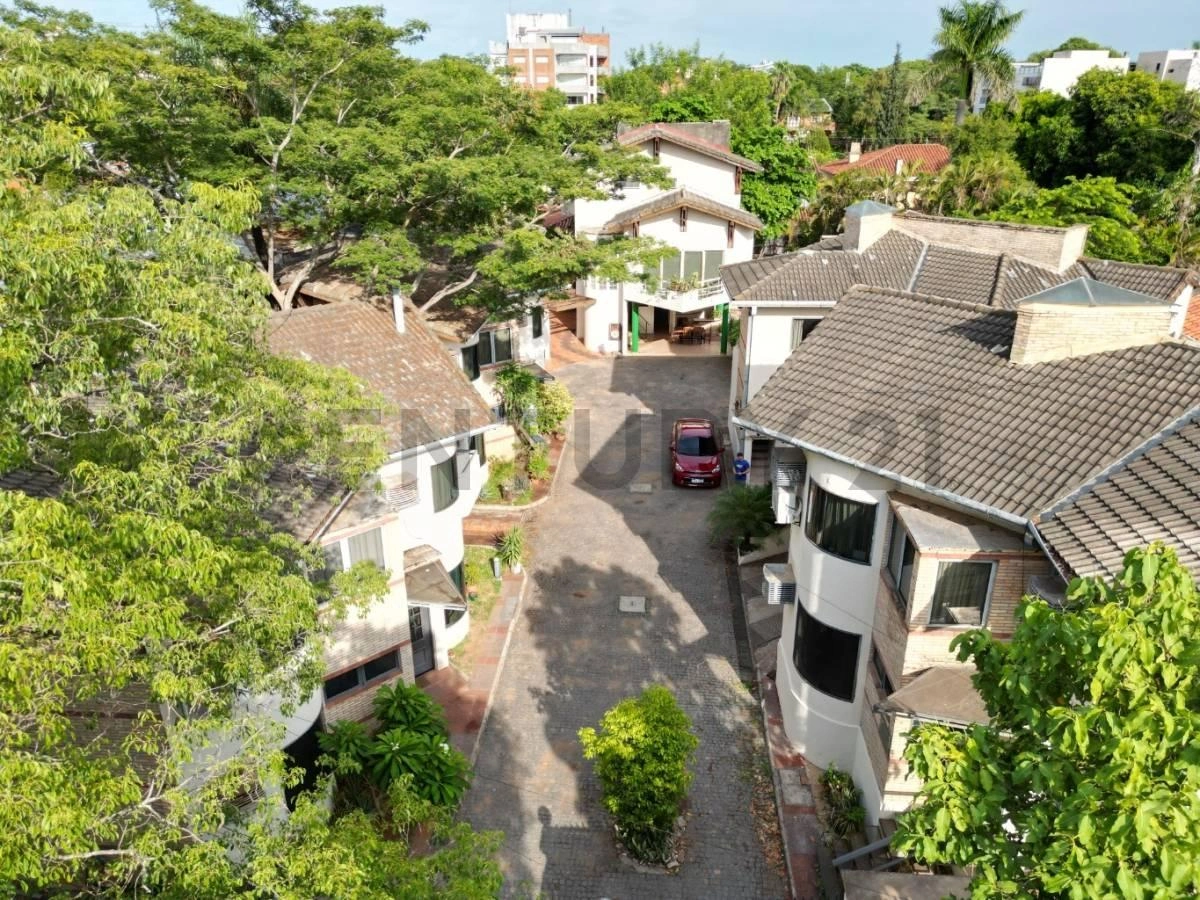 Универсальное коммерческое помещение 1294 m² в Асунсьоне, Парагвай