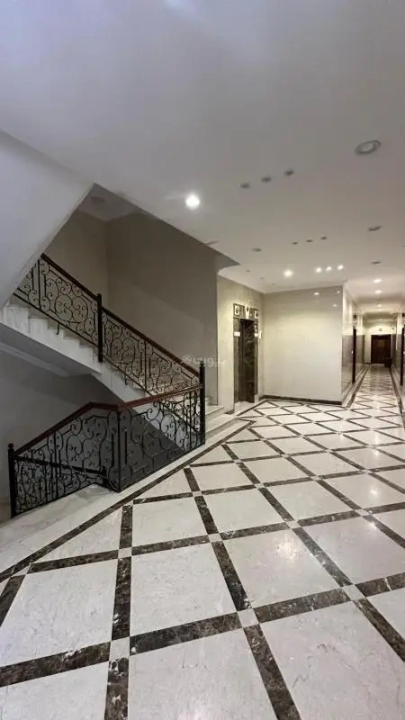 Здание в оживлённой части Джидды, Саудовская Аравия