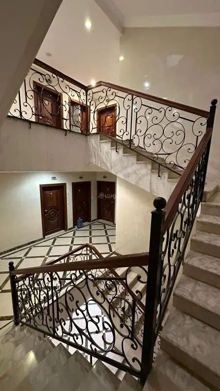 Здание в оживлённой части Джидды, Саудовская Аравия