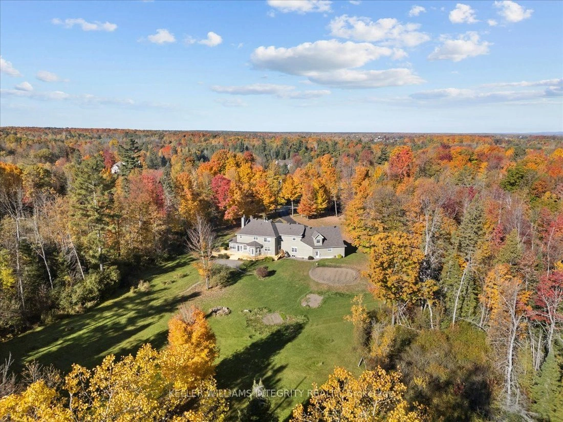 Обновлённый дом 5+1 в Оттаве, Канада