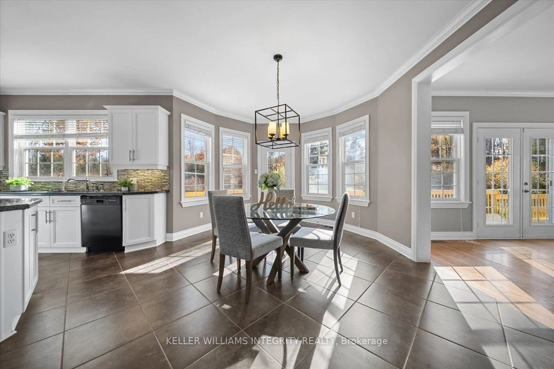 Обновлённый дом 5+1 в Оттаве, Канада