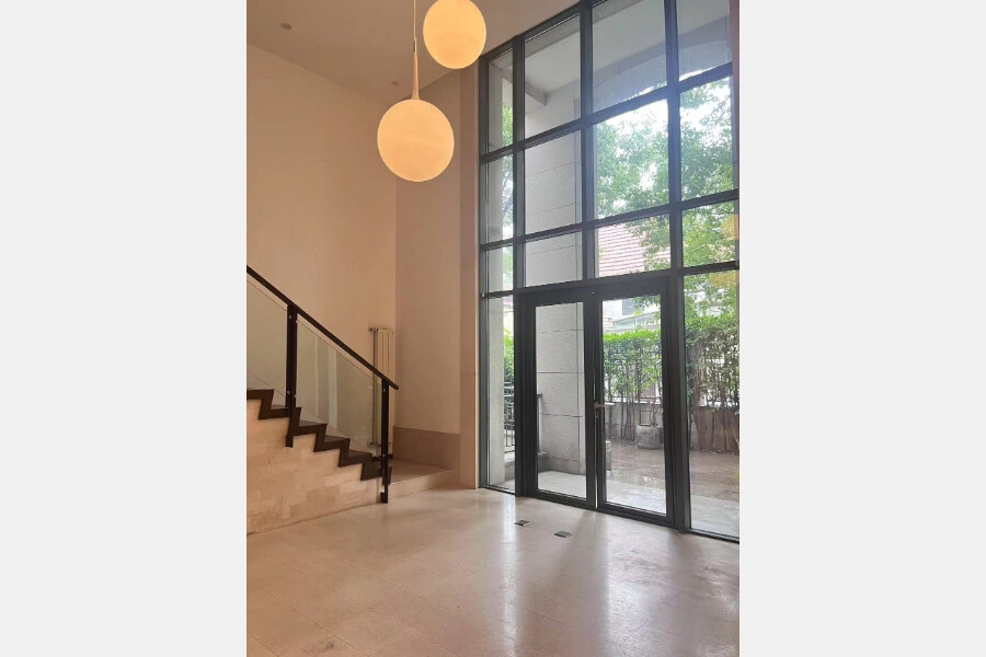 Светлая квартира 330 м² в Шанхае, Китай