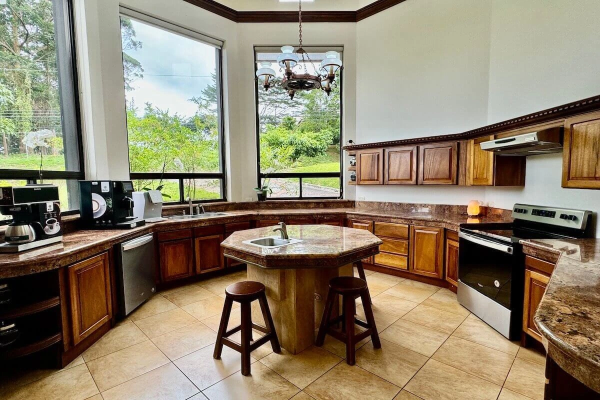 Уютный дом 4+1 в Картaго, Коста-Рика