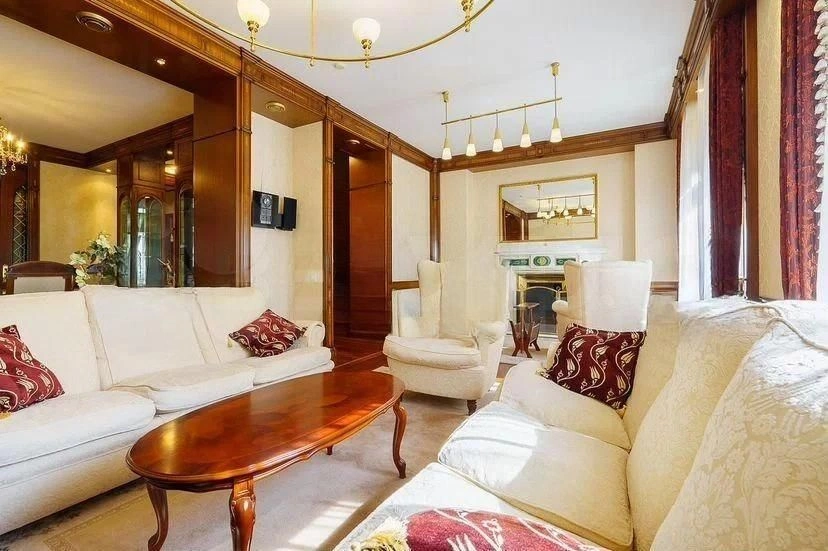 Townhouse 310 m2 on Krestovsky