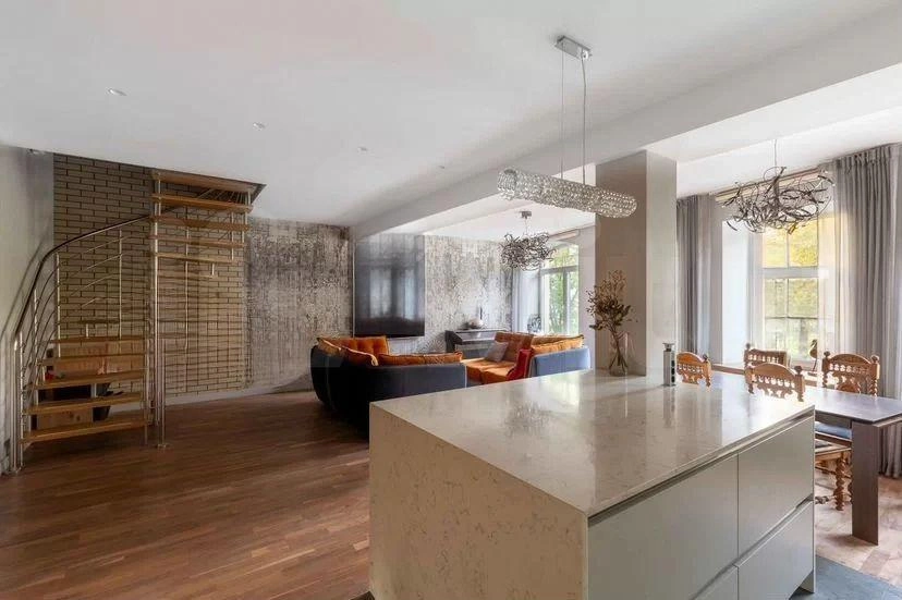 Просторная квартира 225 м2