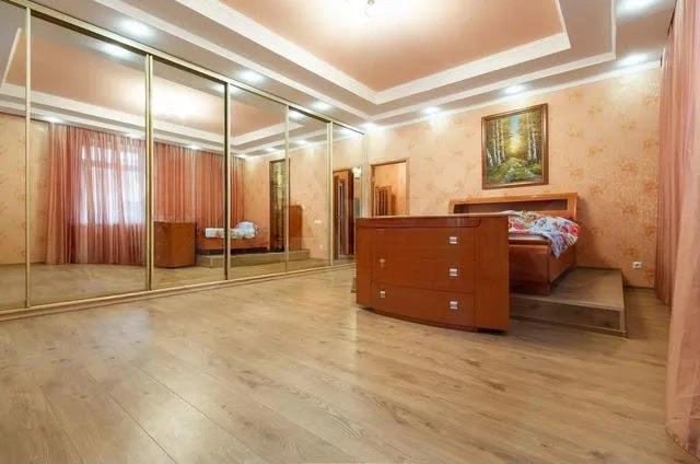 Квартира 131 м2 на Стрелке Васильевского острова