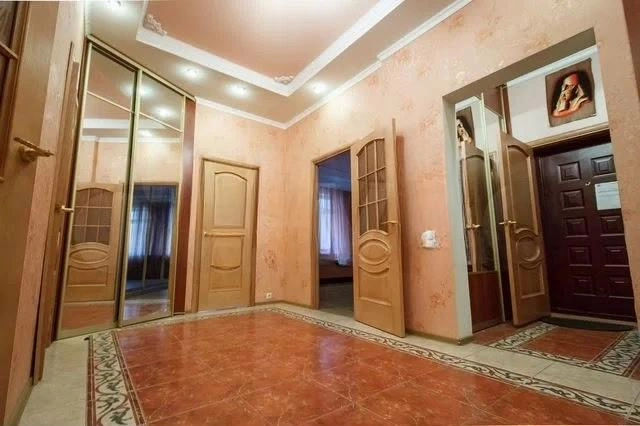 Квартира 131 м2 на Стрелке Васильевского острова