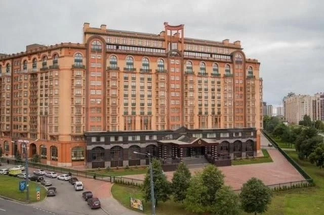 Apartment 68 m2 on Vasilyevsky Island