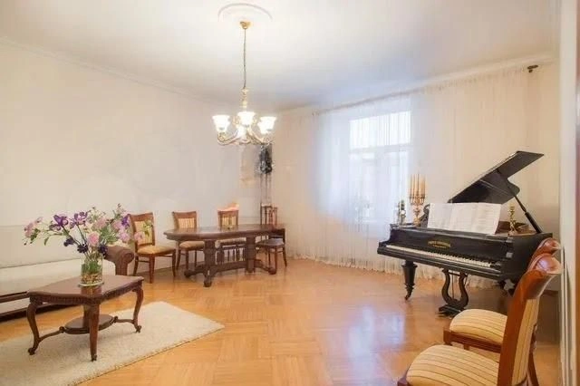 Apartment 113 m2 on Moskovsky Prospekt