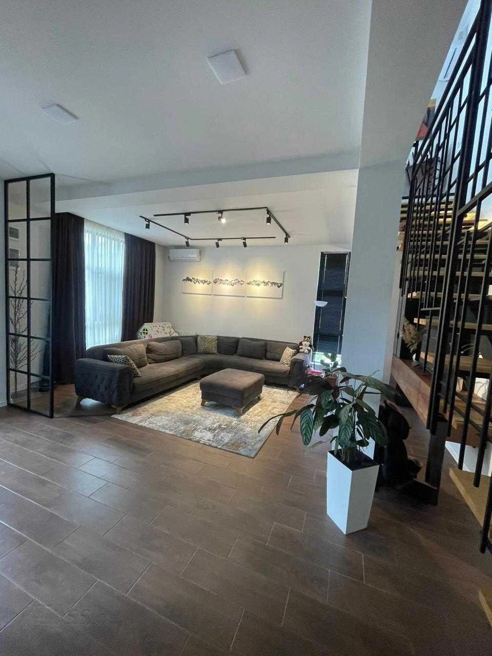 Двухэтажный дом 3+1 на плато Нутсубидзе