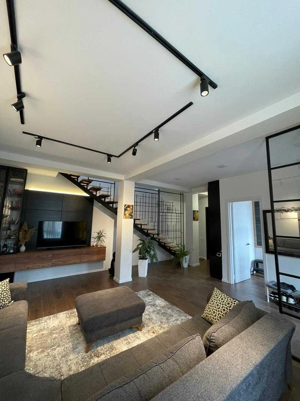 Двухэтажный дом 3+1 на плато Нутсубидзе