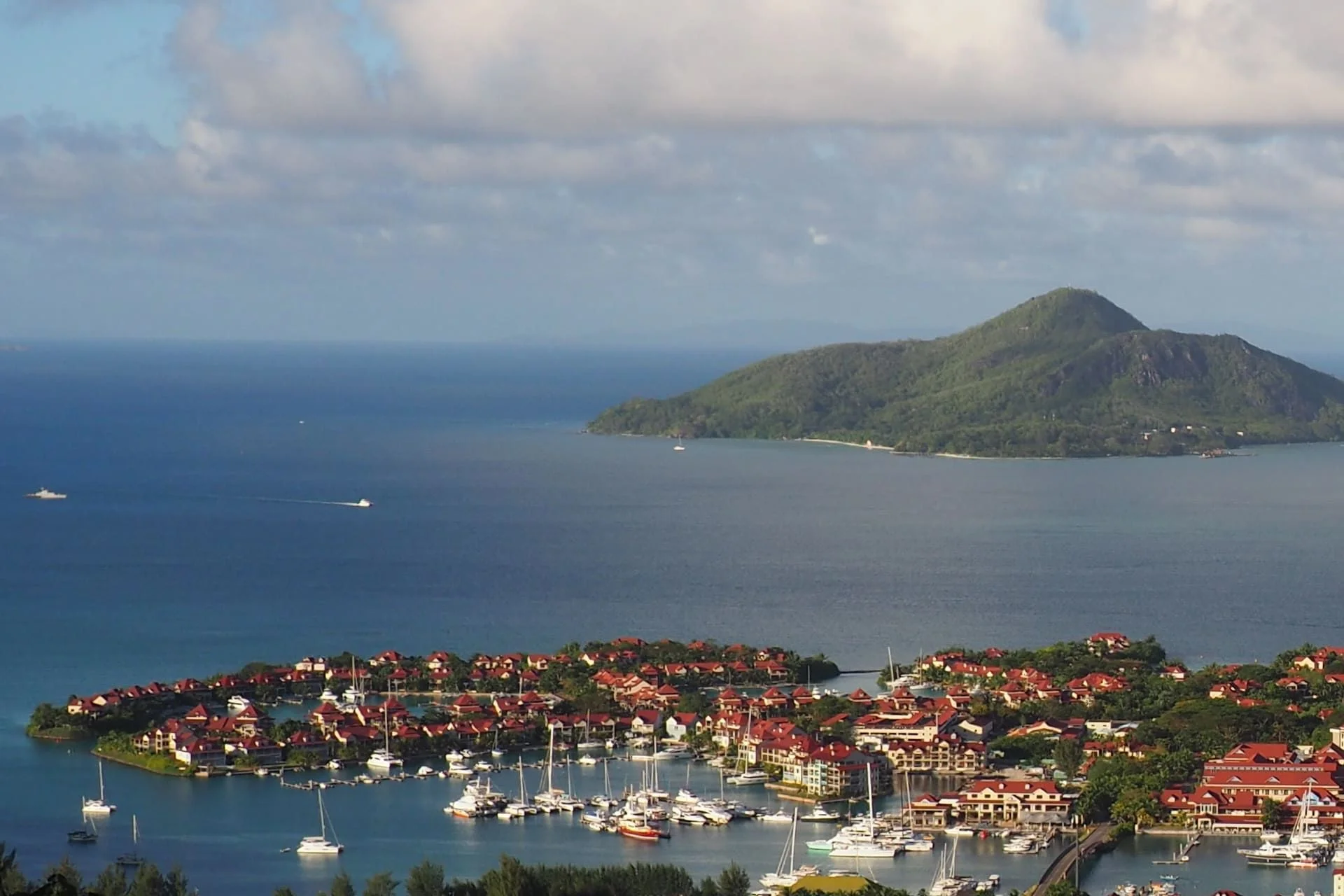 Откройте для себя природные чудеса острова Эден – парки, пляжи и горы | VelesClub Int.