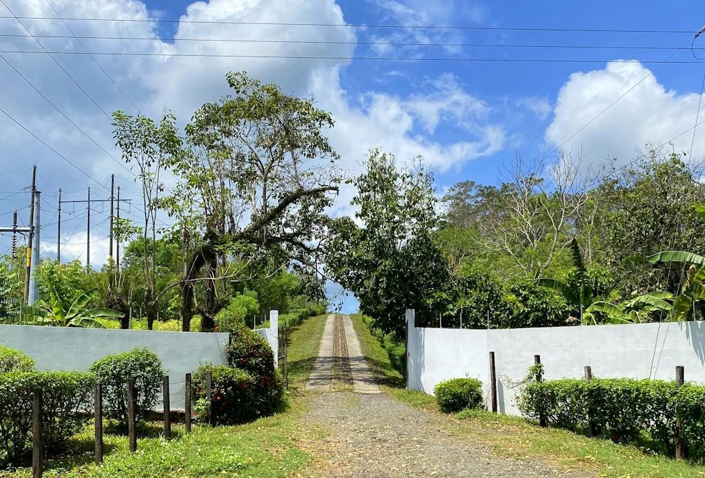 Очаровательный дом 12+1 в Рио-Дульсе, Гватемала