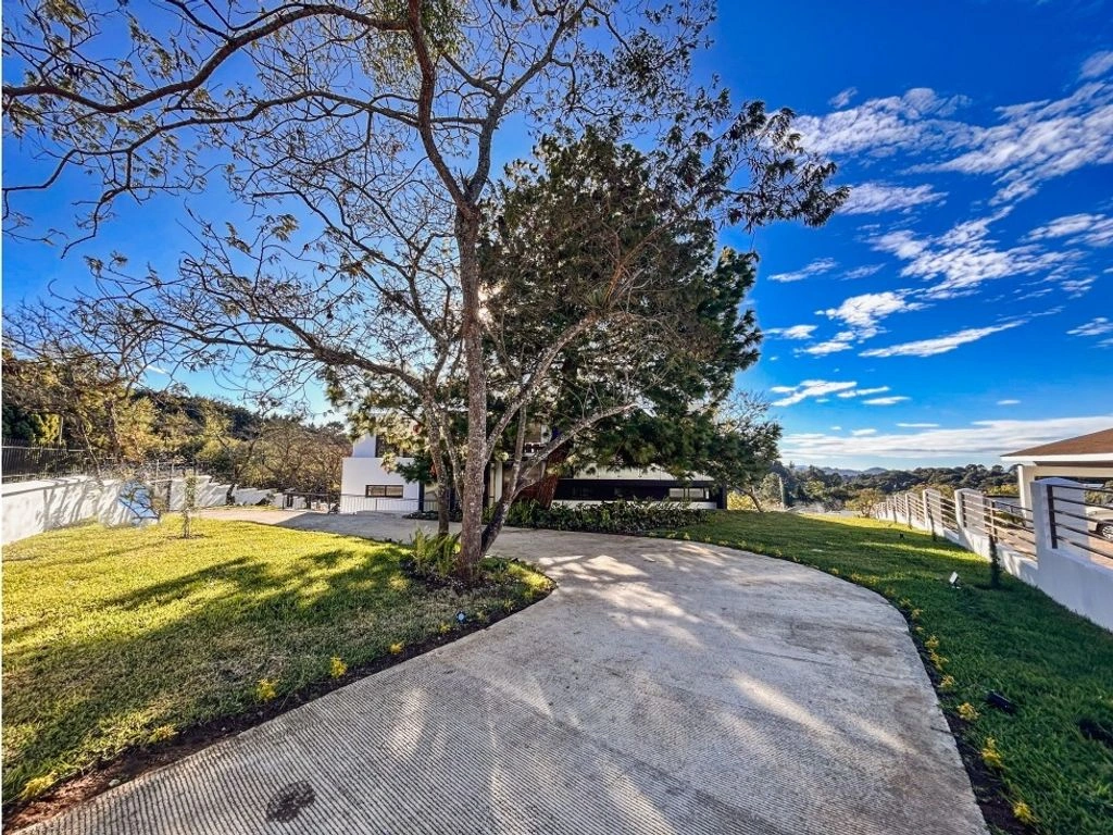 Уютный дом 5+1 в городе Гватемала, Гватемала