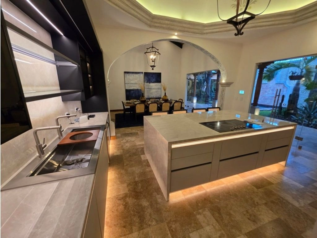 Светлый дом 4+1 в Антигуа, Гватемала