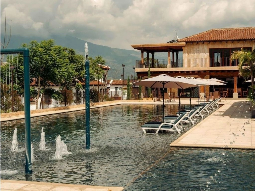 Просторный дом 4+1 в Антигуа, Гватемала