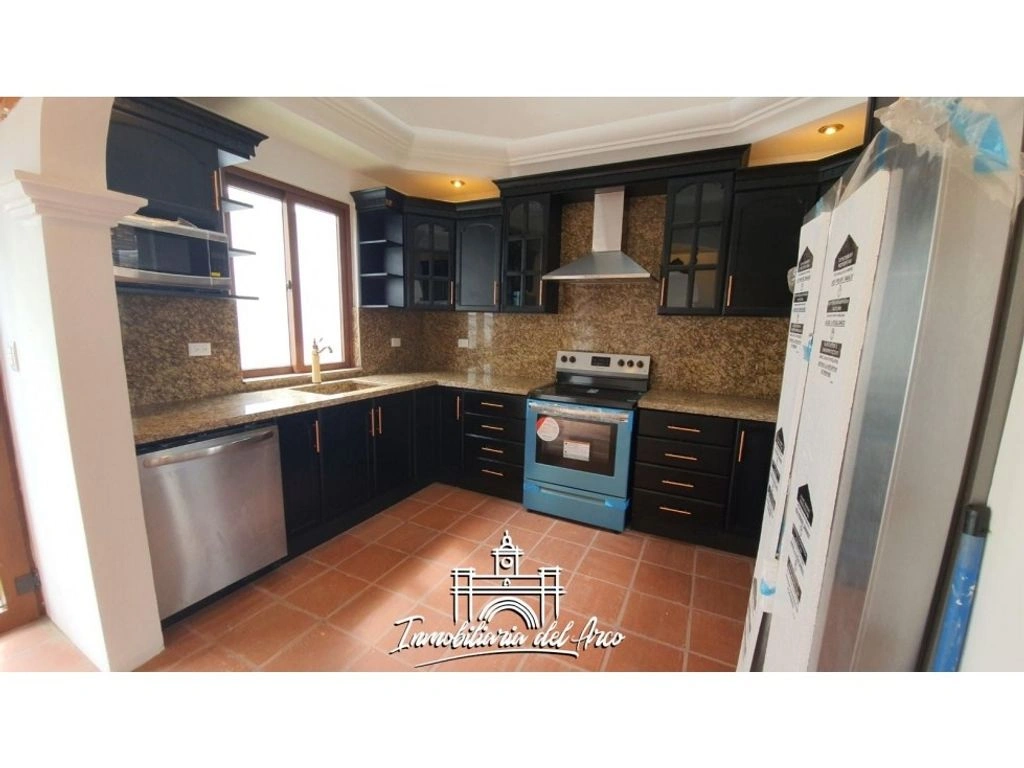 Семейный дом 3+1 в Антигуа, Гватемале