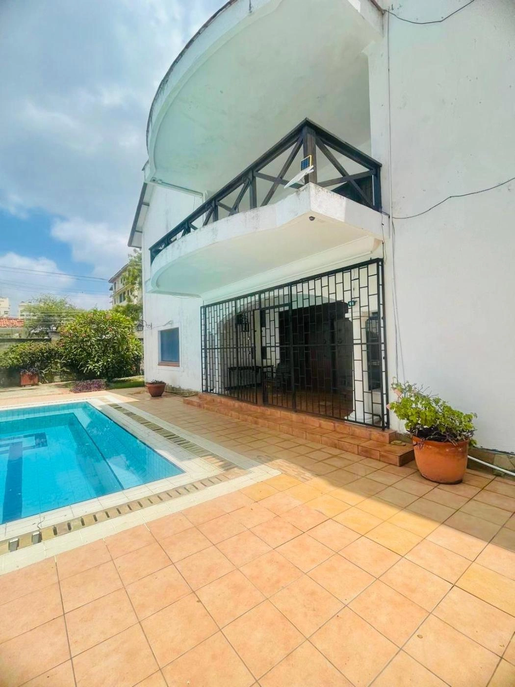 Просторный дом 410 m² в Момбасе, Кения