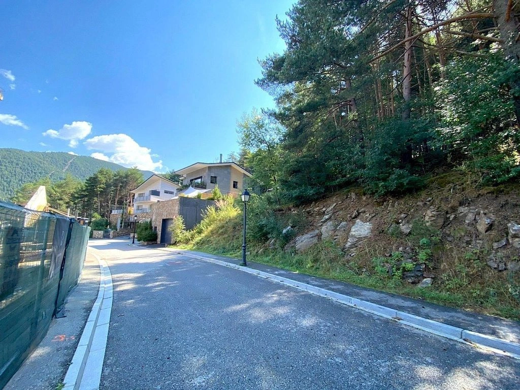 Участок 600 m² под индивидуальное строительство в Ла-Массана, Андорра