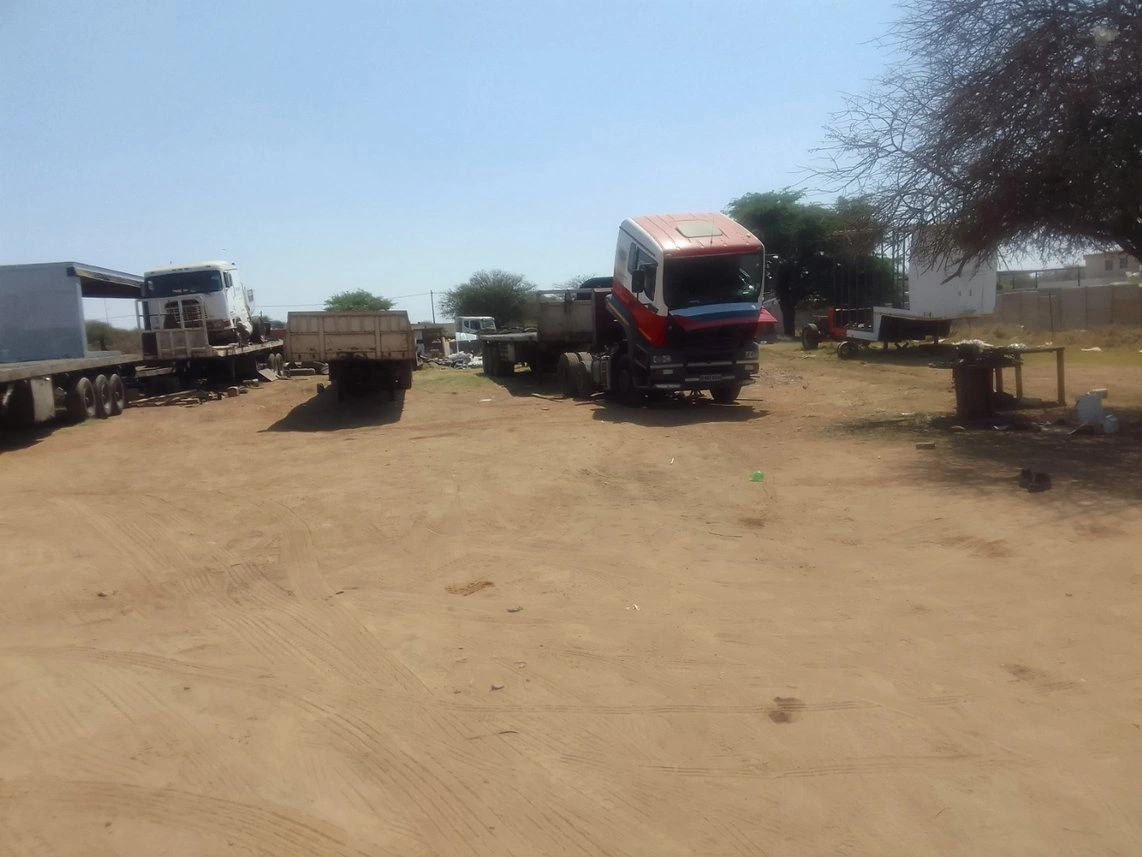 Промышленный участок 3163 м² ryahouse с подъездной дорогой в Габороне