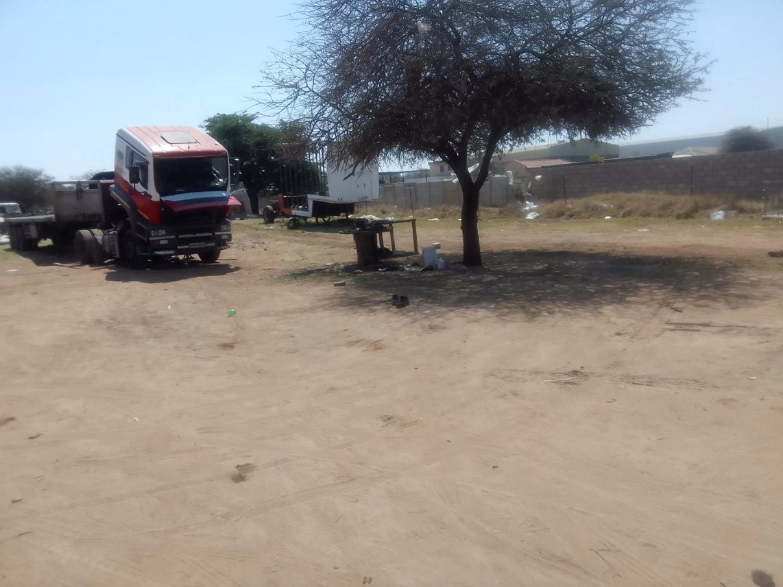 Промышленный участок 3163 м² ryahouse с подъездной дорогой в Габороне