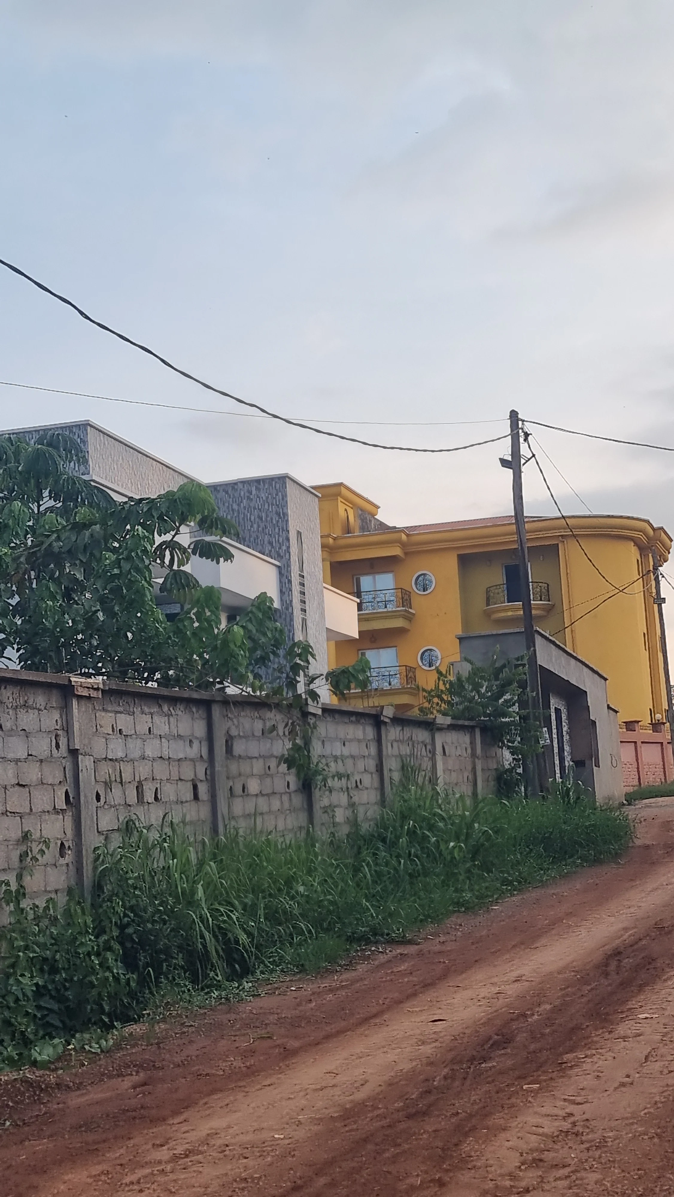 Земельный участок 1000 m2 в Яунде, Камерун