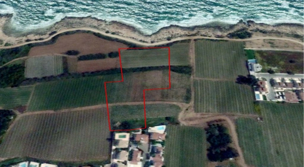 Роскошный участок площадью 7 544 м² у моря в Фамагусте, Кипр