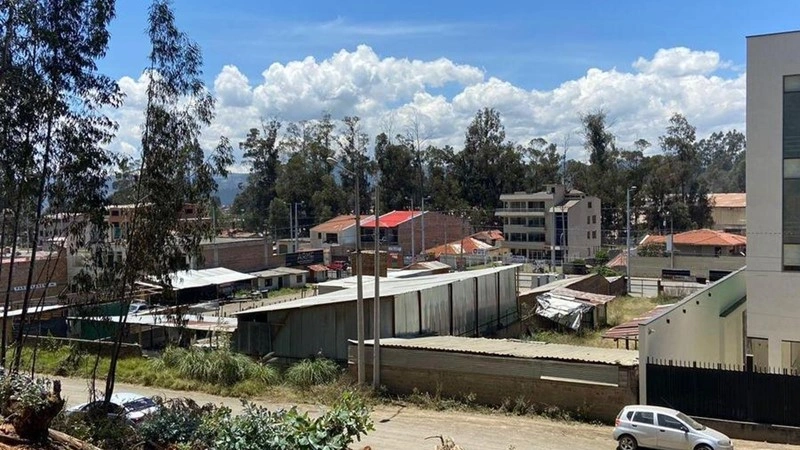 Участок земли 1759 m2 в Куэнке, Эквадор