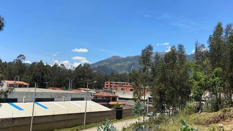 Участок земли 1759 m2 в Куэнке, Эквадор