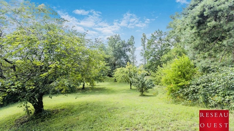 Земельный участок 1200 м² в Лионе, Франция