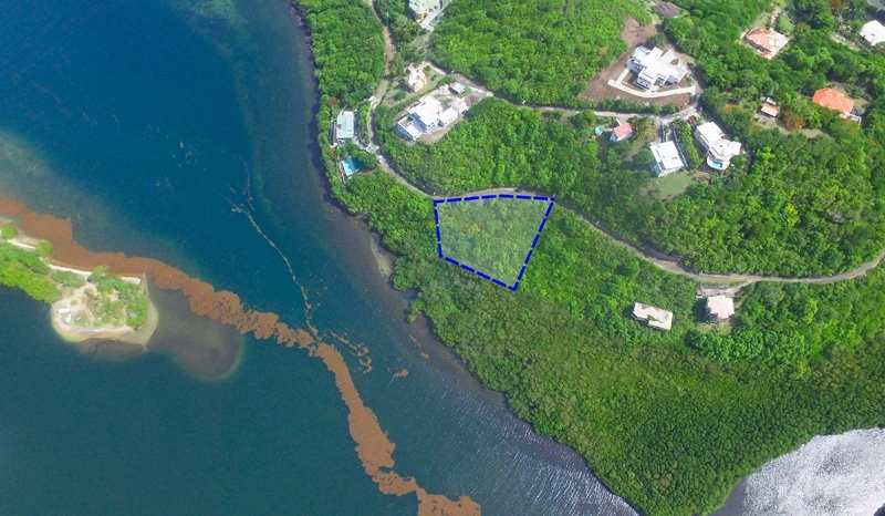 Участок 2474 m2 под строительство отеля в Сент-Джорджесе, Гренада