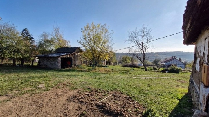 Участок 1500 м2 для строительства дома в пригороде Белграда, Сербия