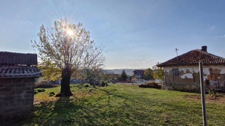 Участок 1500 м2 для строительства дома в пригороде Белграда, Сербия