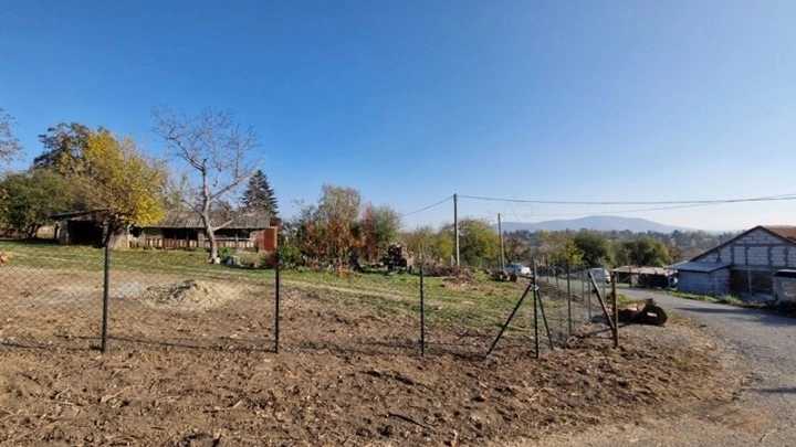 Участок 1500 м2 для строительства дома в пригороде Белграда, Сербия