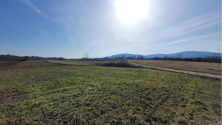 Сельскохозяйственная земля 7337 м2 в Сопоте, Сербия