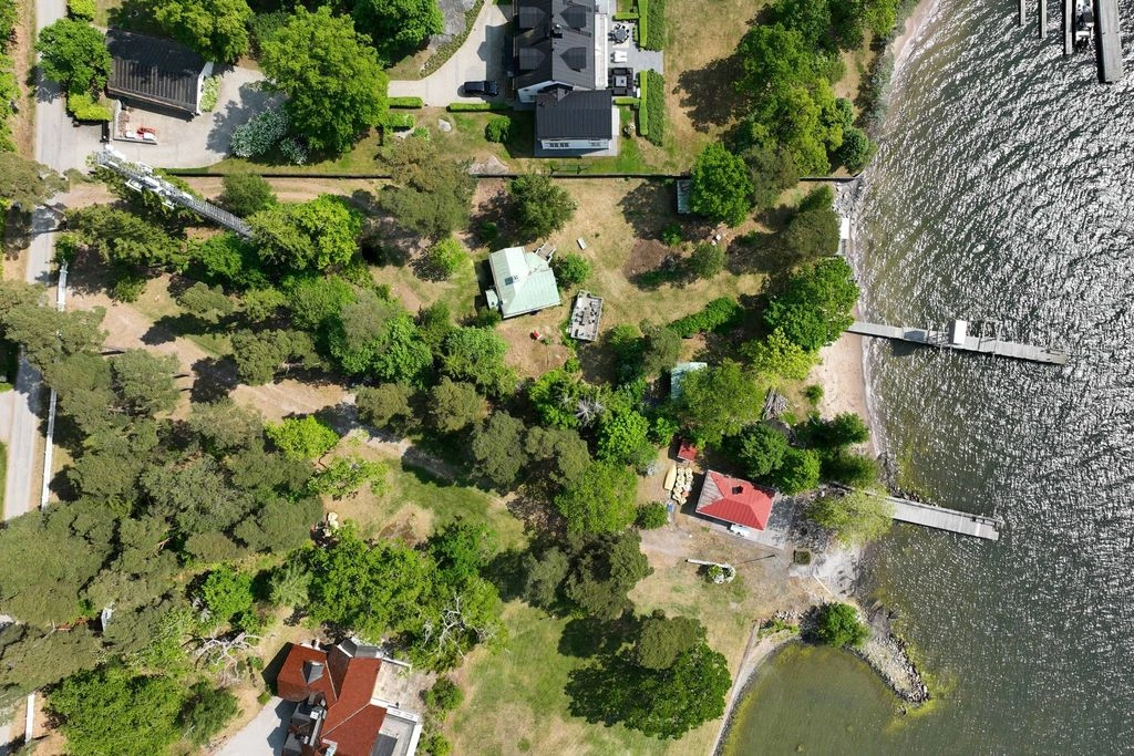 Участок 3000 m² — прибрежный земельный участок в Стокгольме, Швеция