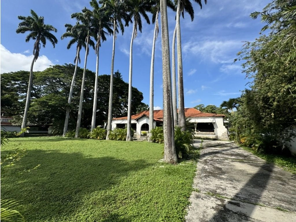 Земельный участок 6749 m2 в городе Валенсия, Венесуэла