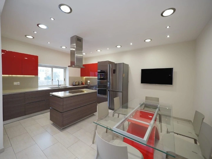 Просторная вилла 3+1 в Биркиркаре, Мальта