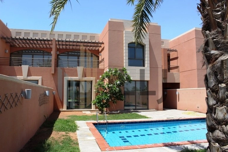 Просторная вилла 5+1 рядом с районом Муссафах в Абу-Даби, ОАЭ