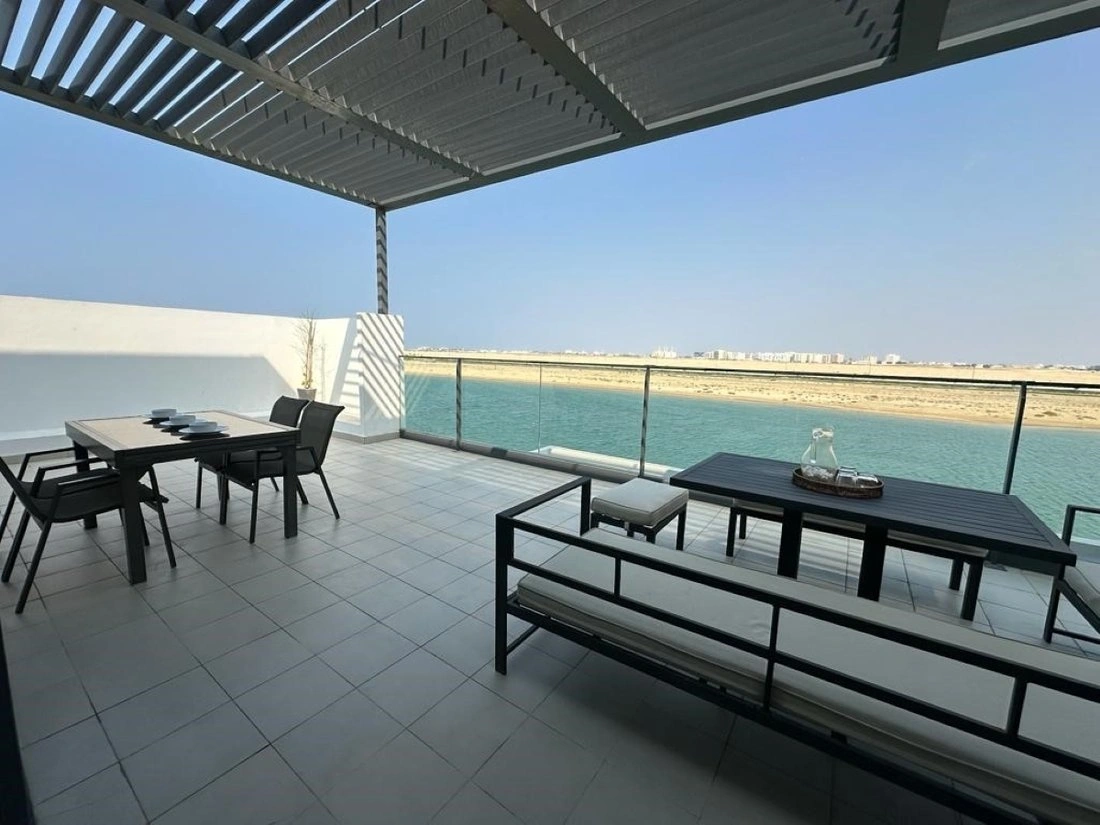 Роскошная вилла 5+1 у моря в Шардже, ОАЭ