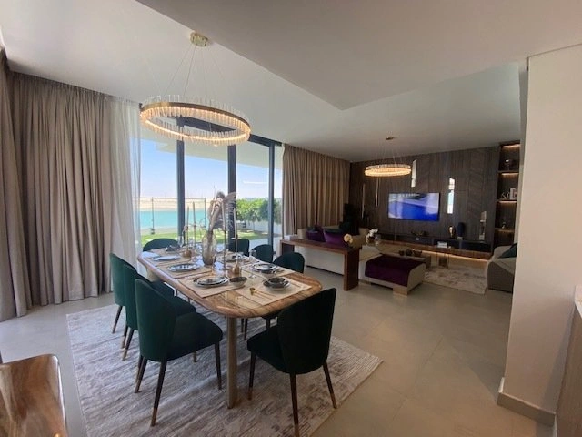 Роскошная вилла 5+1 у моря в Шардже, ОАЭ