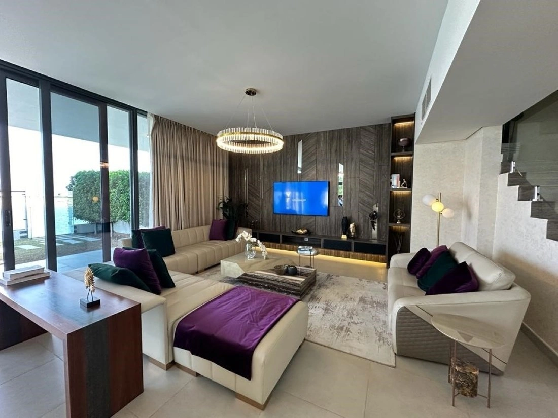 Роскошная вилла 5+1 у моря в Шардже, ОАЭ