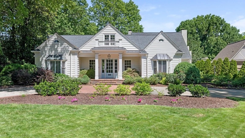 Просторный дом с 6 спальнями в Шарлотте, США