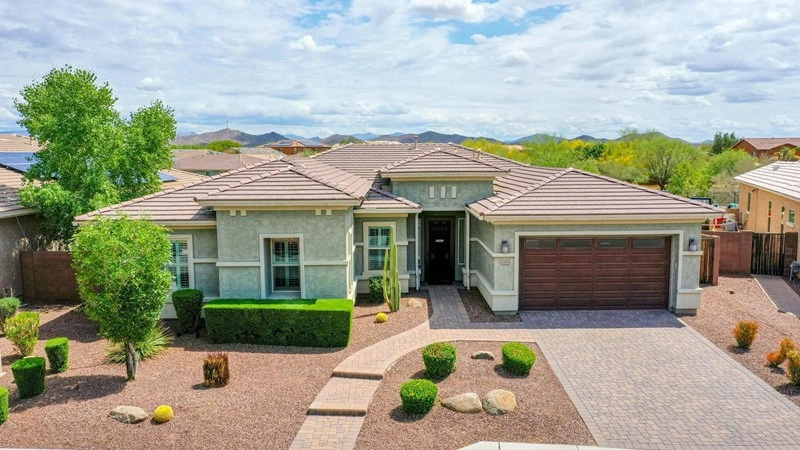 Современный дом с четырьмя спальнями в Финиксе, США