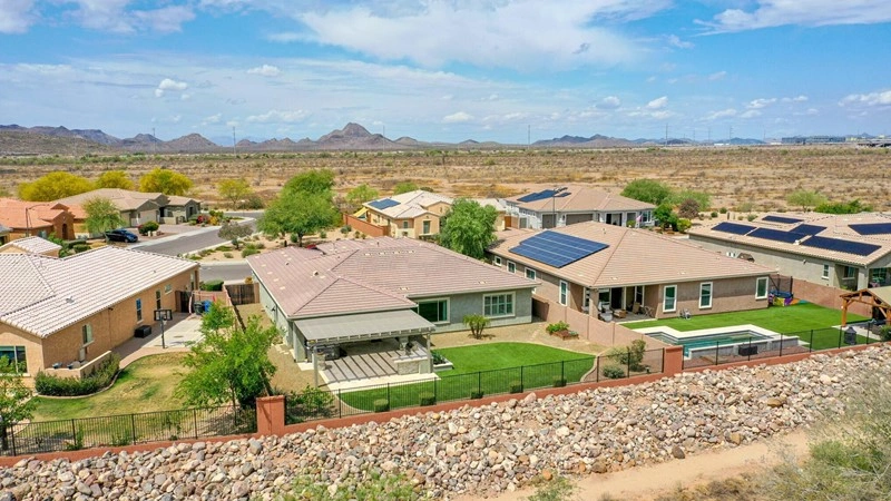 Современный дом с четырьмя спальнями в Финиксе, США