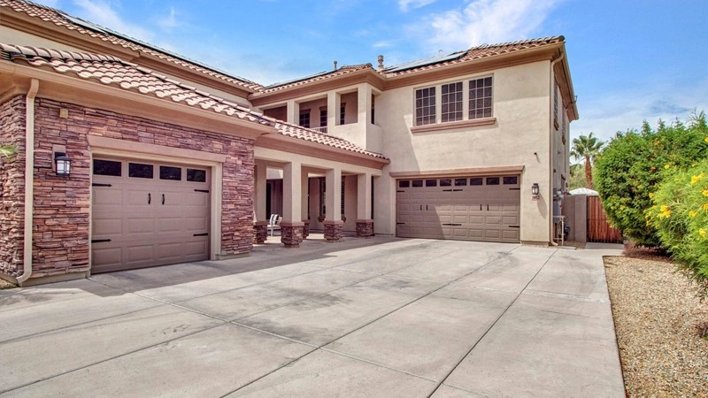 Современный 5-спальный дом в Финиксе, США