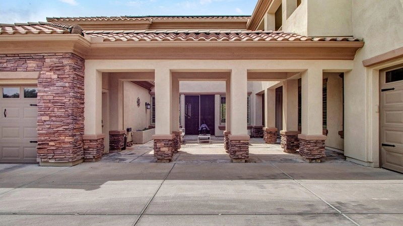 Современный 5-спальный дом в Финиксе, США