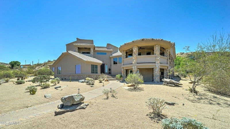 Просторный дом с четырьмя спальнями в Финиксе, США