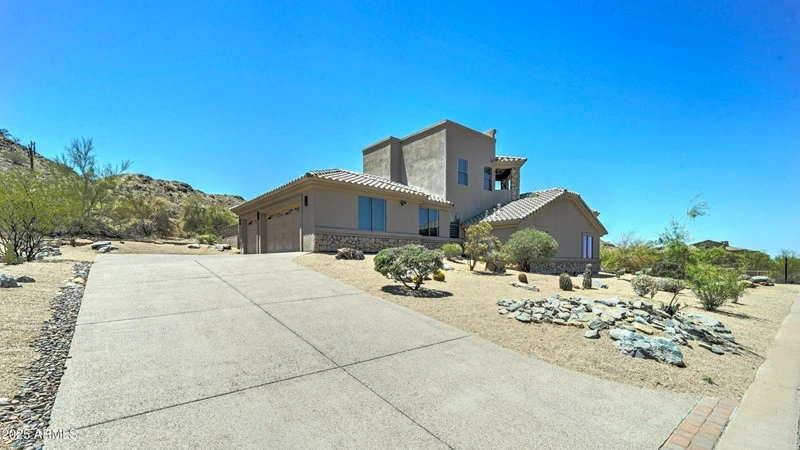 Просторный дом с четырьмя спальнями в Финиксе, США